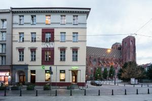 a building on a street in a city at Hostel Krasnal Market Square Wroclaw - MAMY WOLNE POKOJE ! in Wrocław