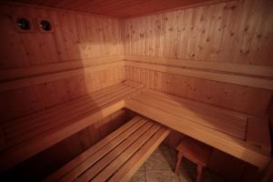 Fotografie z fotogalerie ubytování Goldhouse - Sauna, Whirlpool, Switch, Darts & mehr v destinaci Andernach