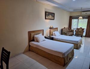 Voodi või voodid majutusasutuse Makati Pasuruan Hotel toas