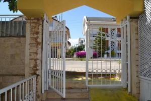 Το κτήριο όπου στεγάζεται  το διαμέρισμα