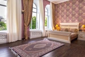 Ένα ή περισσότερα κρεβάτια σε δωμάτιο στο Premier Old Gates Hotel
