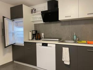 a kitchen with a sink and a counter top at Erbacher Ferienwohnung 2 in Erbach