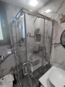 Ванна кімната в Luxury Villa Serani with Panoramic View