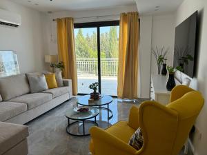 Istumisnurk majutusasutuses Luxury Kouklia Apartments