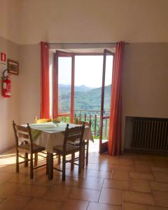 a dining room with a table and chairs and a window at Albergo Grumentum in Grumento Nova