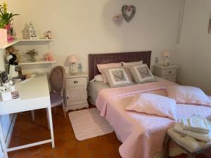 a bedroom with a bed and a table and a desk at La Parenthèse in Richebourg