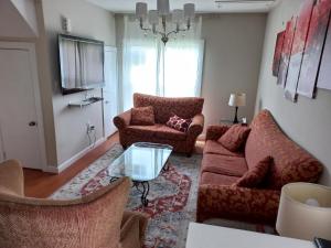 a living room with a couch and chairs and a table at Niagara Falls Dream Family Retreat in Niagara Falls
