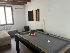 Biliár nebo kulečník v ubytování Venice Luxury Suite - Private Jacuzzi and Design