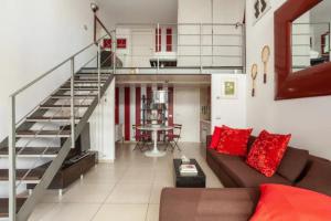Posedenie v ubytovaní Isola Skylight Loft- Via della Boscaiola
