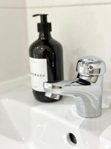 a bottle of wine sitting next to a sink at Modernist Studio in Fitzrovia in London