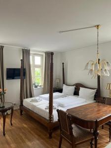 En eller flere senge i et værelse på BoLA Ferienwohnung Hamburg Nr 25 Shabby für 2 Personen, Parkplatz