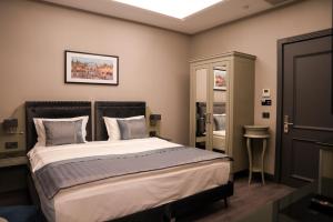 Postel nebo postele na pokoji v ubytování ARCHSTONE BY KETENCİ HOTEL