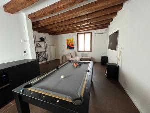 Biliár nebo kulečník v ubytování Venice Luxury Suite - Private Jacuzzi and Design