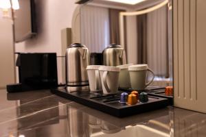 Příslušenství pro přípravu čaje a kávy v ubytování ARCHSTONE BY KETENCİ HOTEL