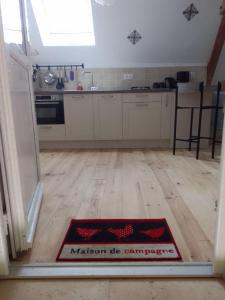 a kitchen with a floor mat in the middle of a room at Logement du Coteau entre Beauval et Amboise in Faverolles-sur-Cher
