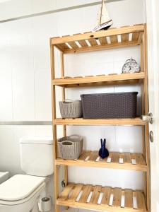 a bathroom with a wooden shelf next to a toilet at Monoambiente Luxury in Buenos Aires