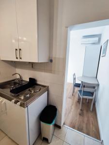 Кухня или мини-кухня в Apartmani Seka
