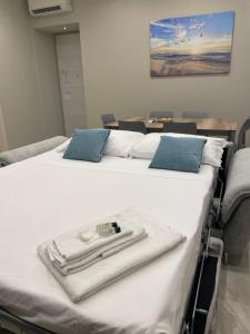 a hospital room with two beds with towels on them at Ofelia House in Piano di Sorrento