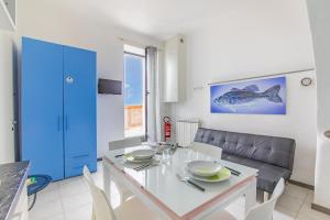 Istumisnurk majutusasutuses Pepita apartment , big window to the sea