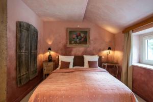 a bedroom with a large bed and a window at La Chambre Rose in Durbuy