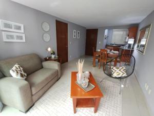 a living room with a couch and a table at Residence L´Heritage Aristóteles 140 by BlueBay in Mexico City