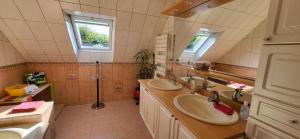Baðherbergi á Belle chambre sdb privée avec balcon