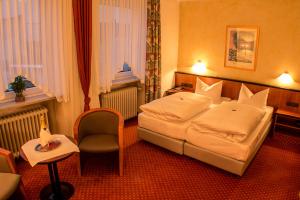 Postel nebo postele na pokoji v ubytování Garni Hotel Schmaus