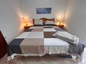 a bedroom with a large bed with two lamps at Alquilaencanarias Llano del Camello in San Miguel de Abona