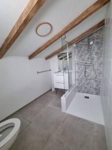 Et badeværelse på Maison à St Mitre