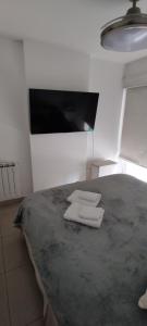 Departamento Alta Cordoba "Lautaro", con Pileta的电视和/或娱乐中心