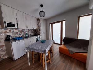 a small kitchen with a table and a couch in a room at Casa da Igreja in Sabugueiro