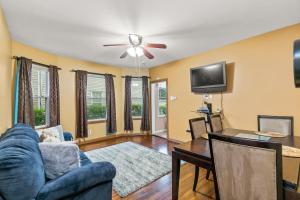 a living room with a blue couch and a tv at The Pink Room near Yale Hospital/Bridegport in Bridgeport