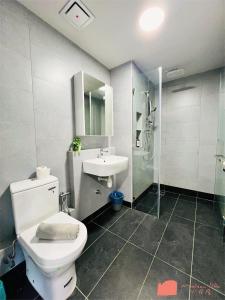 Maison life 小居屋 Jesselton Quay CityPads的一间浴室