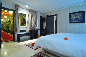 Postel nebo postele na pokoji v ubytování Palais Riad Reda & Spa