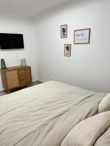 Postel nebo postele na pokoji v ubytování BOHO and BE + 7 fotografií