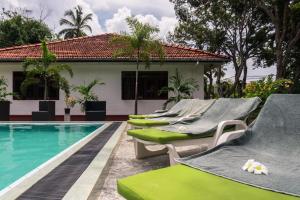 Bazén v ubytování Emerald Villas Weligama nebo v jeho okolí
