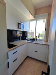 Una cocina o kitchenette en Puertollano AVE - by Pro Apartments