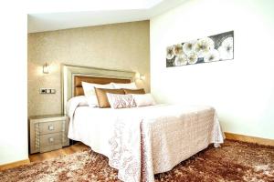 a bedroom with a large bed with white sheets and pillows at Chalet Miranda. VV-1595-AS in Avilés