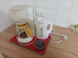 a blender sitting on top of a counter at L'annexe in Chalindrey