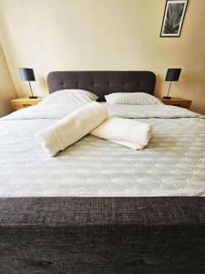 Un pat sau paturi într-o cameră la Ferienwohnung