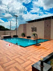 Bazén v ubytovaní Casa de Campo com Wi-Fi churrasq e piscina em MG alebo v jeho blízkosti
