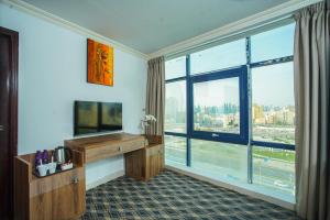 TV a/nebo společenská místnost v ubytování La Villa Palace Hotel