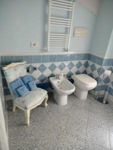 ラ・スペツィアにあるCasa Bouganvilleのバスルーム(トイレ、ビデ付)