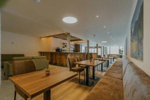 Фоайе или бар в Apartment Typ G im Alpin Resort Mo