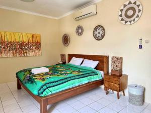 Ένα ή περισσότερα κρεβάτια σε δωμάτιο στο kuta 5BR private villa pool ,near airport,