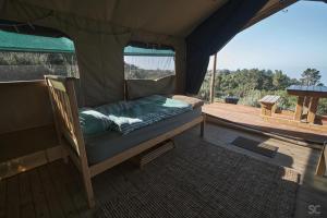 Balkón nebo terasa v ubytování Trees&Seas - Getaway Glamping
