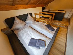 Natur- und Aktivresort Senftenberg客房内的一张或多张床位