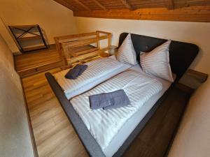 Natur- und Aktivresort Senftenberg客房内的一张或多张床位