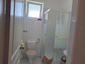 Kúpeľňa v ubytovaní Alinka Apartmanház