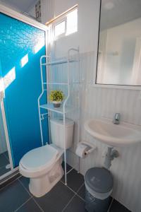 a bathroom with a toilet and a sink at Posada Jasmina Place in Providencia